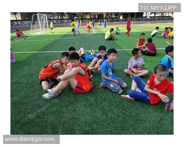 杨军专访:从绿茵场到人生舞台的足球旅程回顾与反思 杨军专访:从绿茵场到人生舞台的足球旅程回顾与反思