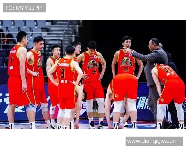 深圳篮球队节奏变革引发热议球迷期待新战术与团队协作的融合